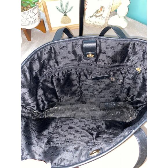 Michael Kors Large Black & White Striped Tote Bag with Gold Logo Hardware - Picture 5 of 12